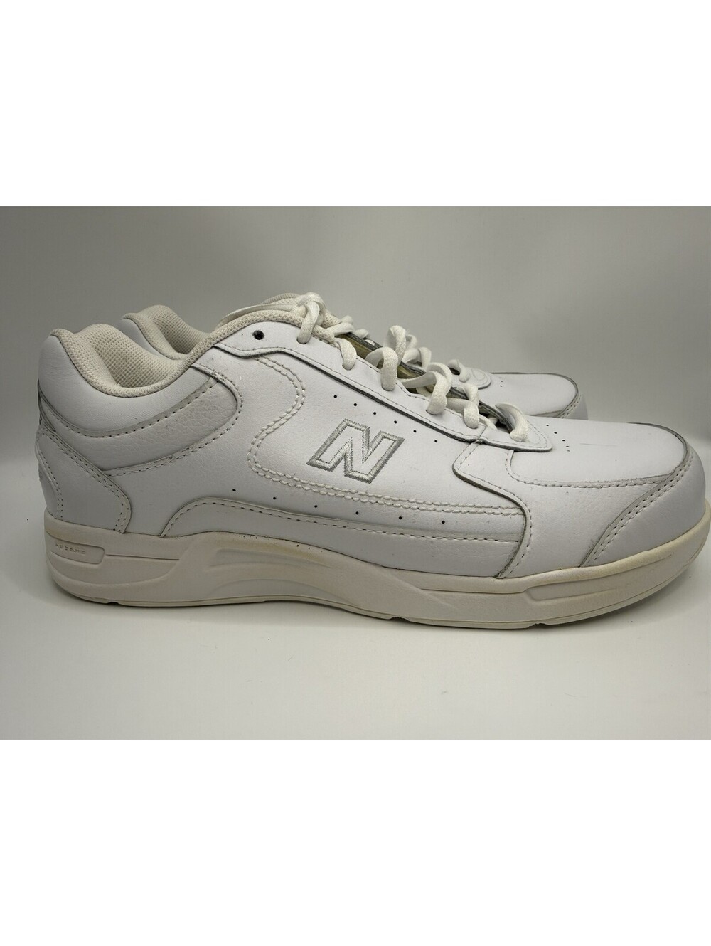 New Balance 576 Men’s Size 9 4E Athletic Shoes Sneakers White